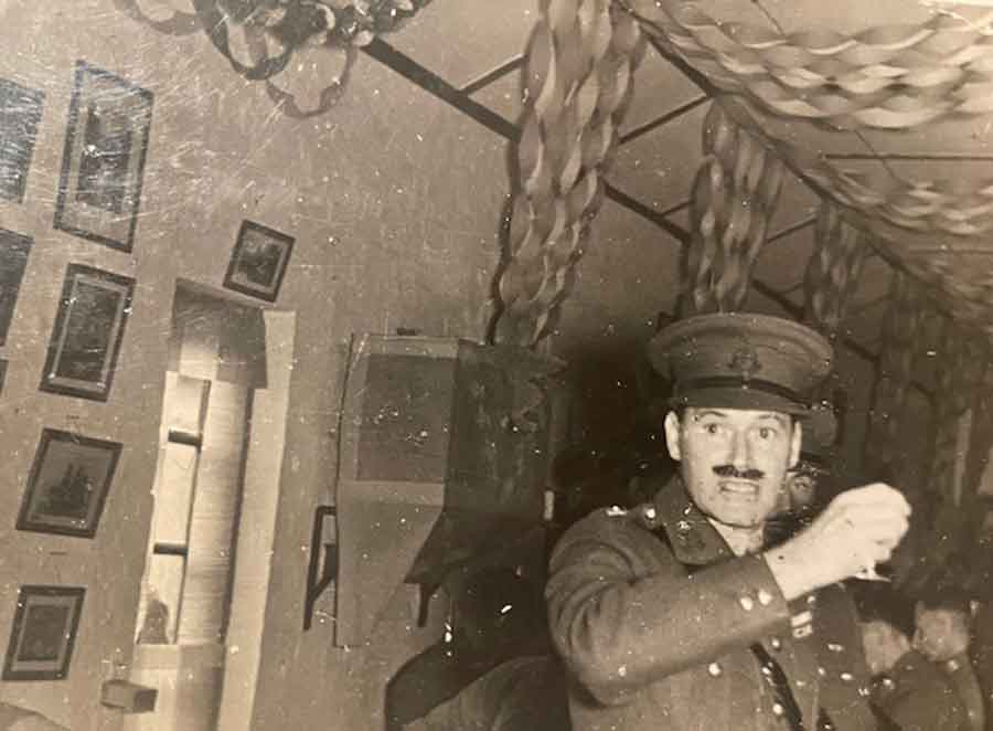 Lieutenant Colonel Stewart speaking at a dinner.